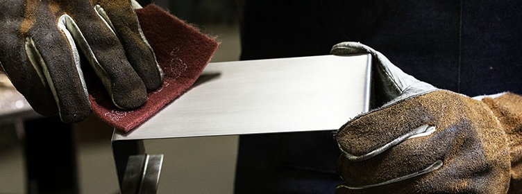 Hand-pad-finishing-stainless-steel-component