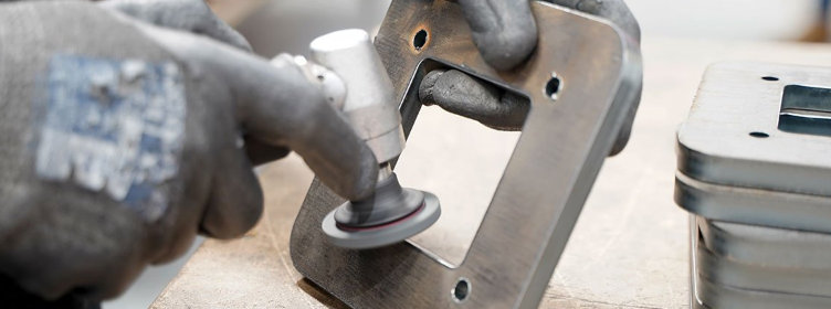Machined-aluminium-part-edge-breaking-rounding-deburring-with-die-grinder-roloc-disc