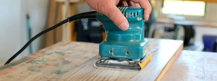 Orbital-sander-sanding-between-coats