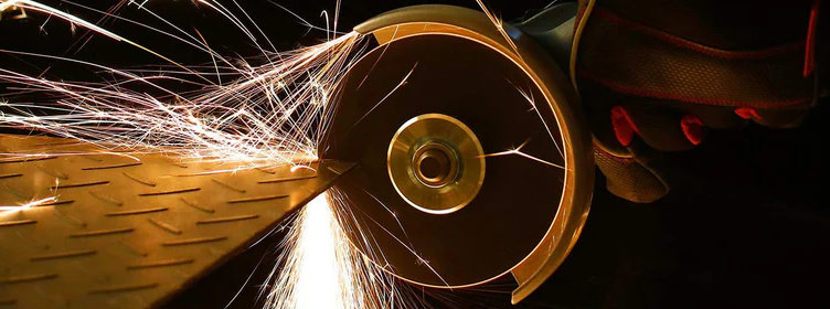 Angle-grinder-cutting-steel-with-sparks