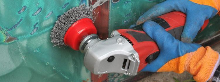 Metal-surface-preparation-with-grinder-and-sparks