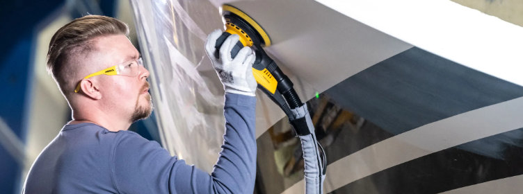 Polishing-composite-boat-hull-with-sander